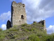Pontaix : tour et château comtal commandant la vallée de la Drôme