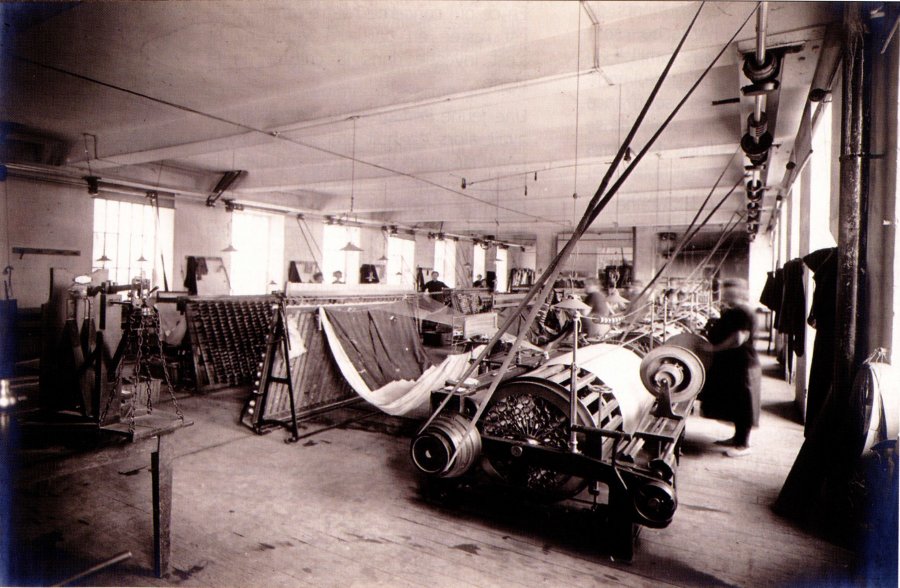 les ateliers de l'ourdissage à l'Echarenne, dont les machines sont animées par une roue à aube de 8m de diamètre
