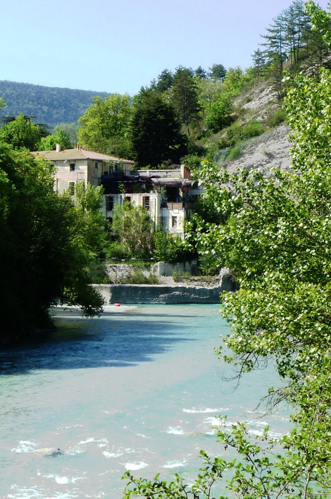 saillans chambres hotes depuis la riviere Drome