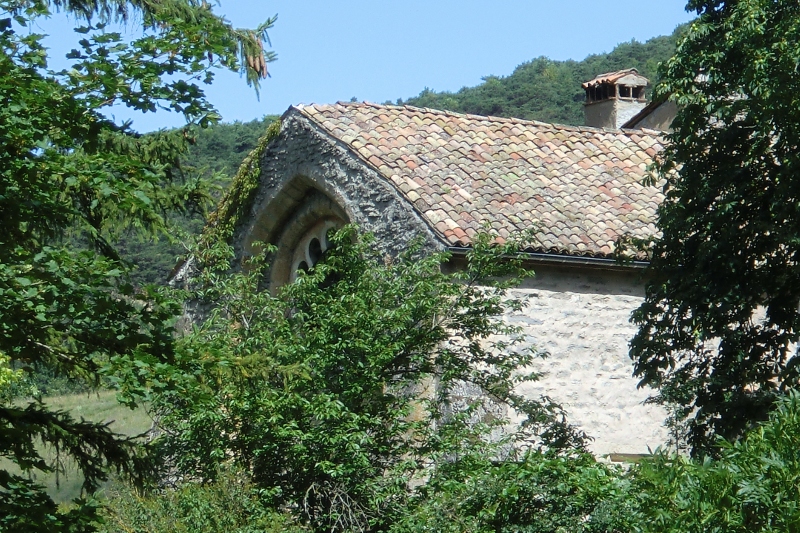 d'esthétique gothique, la rose éclairant la salle du réfectoire des moines