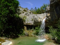 la troisième cascade de l'Aiguebelle au pied du château comtal