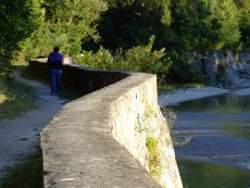 l'eau de l'ancien canal animait les moulinages et tissages des usines de soie de Saillans