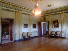 chateau de Grignan vue intérieure - antichambre au décors de Crest du XVIIe siècle