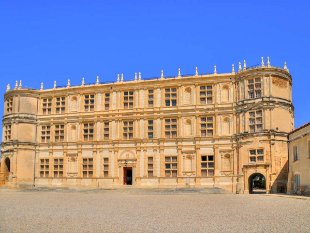 chateau de grignan terrasse façade principale